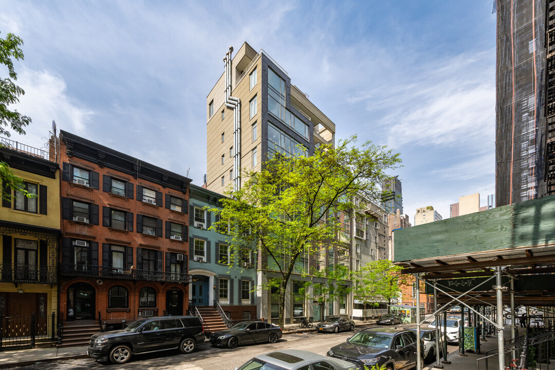 132 E 30th St in New York, NY - Building Photo