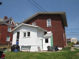 822 Grant St in Indiana, PA - Building Photo