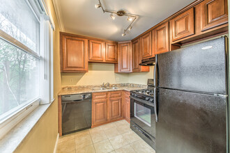 7848 Big Bend Blvd in Webster Groves, MO - Building Photo - Building Photo