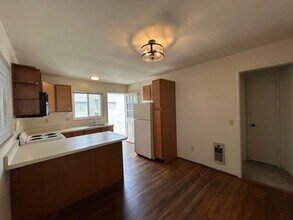 550 David Ave in Monterey, CA - Building Photo - Building Photo