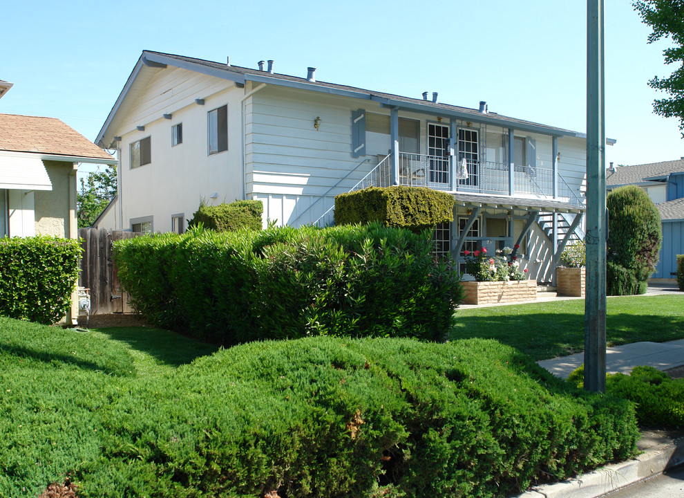 Grand Coulee 4plex in Sunnyvale, CA - Building Photo