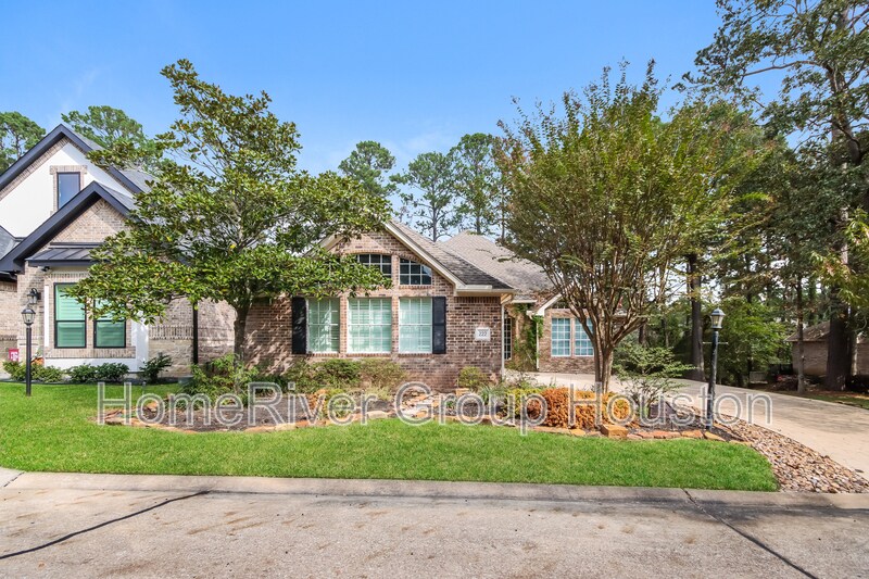 222 Creekwood E in Montgomery, TX - Building Photo