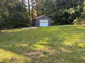 Room in House on Feather Dr in Douglasville, GA - Building Photo - Building Photo