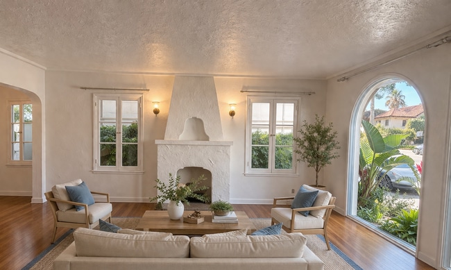 160 Santa Ana Ave in Long Beach, CA - Building Photo - Building Photo