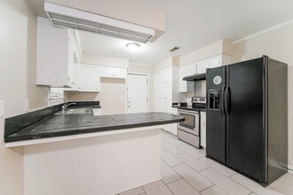 1527 Springridge Dr in Jackson, MS - Foto de edificio - Building Photo