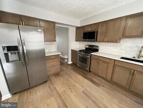 5512 E Boniwood Turn in Clinton, MD - Foto de edificio - Building Photo