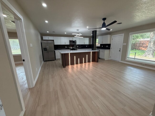 property at 302 N Cottonwood Dr