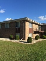 4651 GOVERNORS DR in Rockford, IL - Building Photo