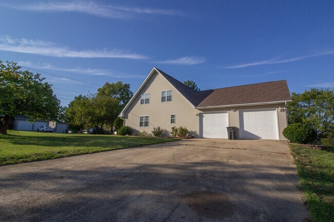 101 Rental St in St. Robert, MO - Building Photo - Building Photo