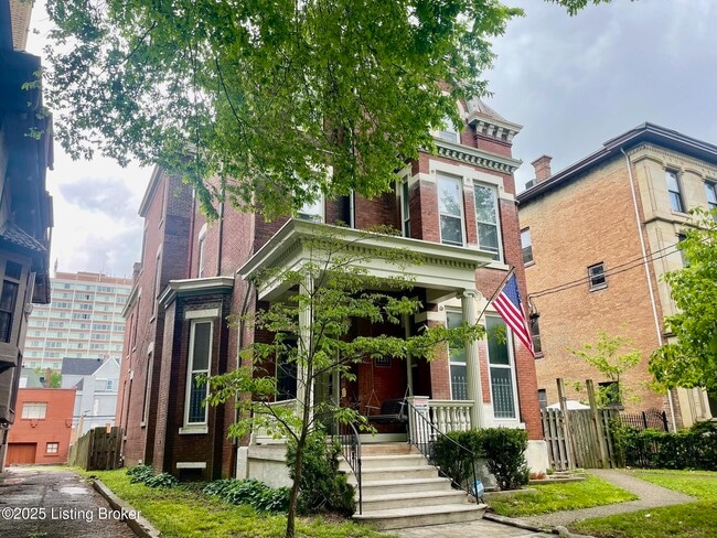 property at 1231 S 4th St