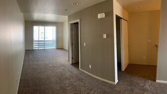 5287 Olympic Dr, Unit 5229I in Gig Harbor, WA - Building Photo