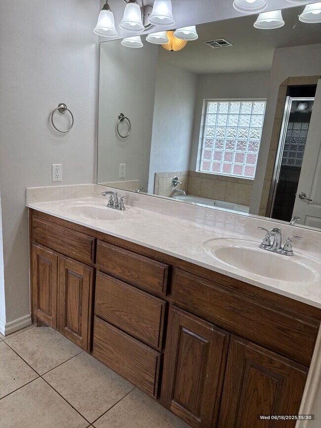 2005 Mill Creek Way in Choctaw, OK - Building Photo - Building Photo