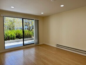 4 Admiral Dr in Emeryville, CA - Building Photo - Building Photo