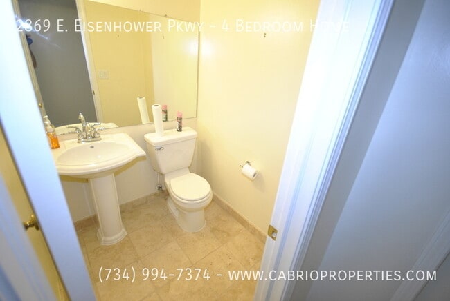 2869 E Eisenhower Pkwy in Ann Arbor, MI - Building Photo - Building Photo