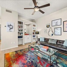13005 Heinemann Dr in Austin, TX - Building Photo - Building Photo