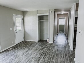 1506 Crestview Dr in Danville, IL - Building Photo - Building Photo