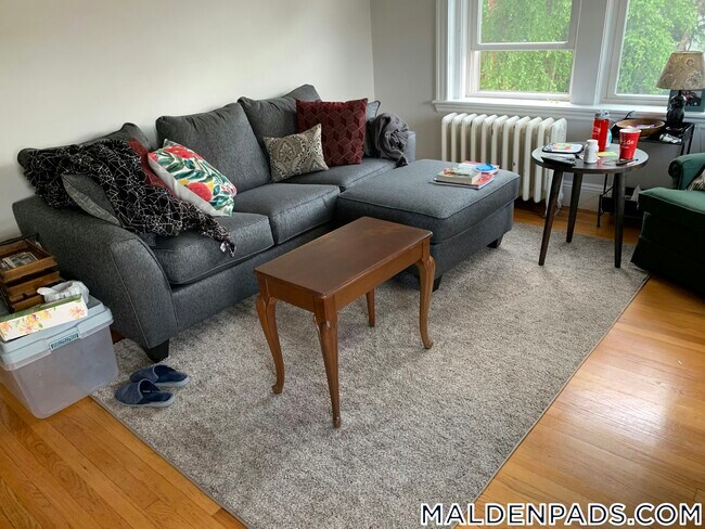 170 Maple St, Unit 209 in Malden, MA - Foto de edificio - Building Photo