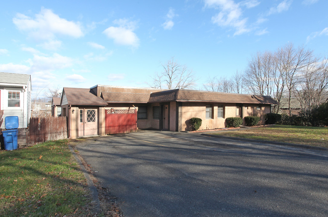 58 Wesley St in Waterbury, CT - Building Photo