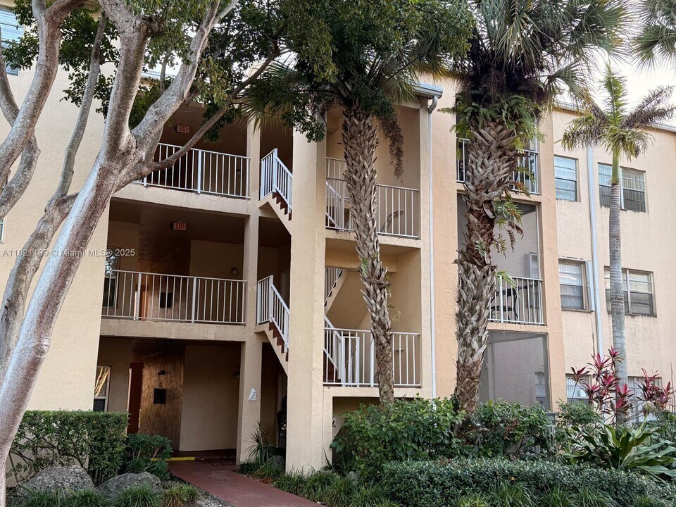 15295 SW 106th Ln in Miami, FL - Building Photo