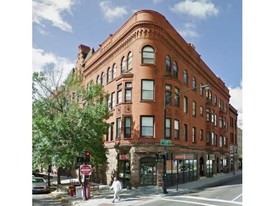 2300 N Clark in Chicago, IL - Building Photo