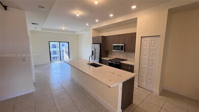 7915 NW 104th Ave in Doral, FL - Building Photo - Building Photo