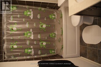 3865 Lake Shore Blvd W in Toronto, ON - Building Photo - Building Photo