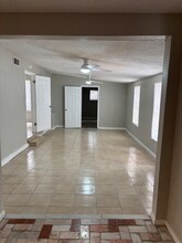 230 Schmeltzer Ln in San Antonio, TX - Building Photo - Building Photo