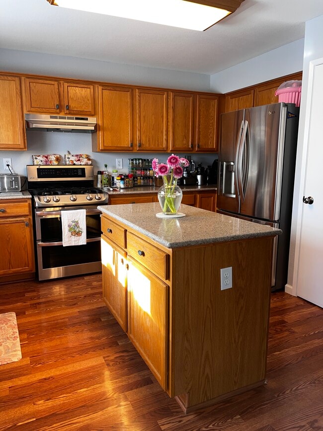 2350 Calistoga Dr in Hollister, CA - Building Photo - Building Photo
