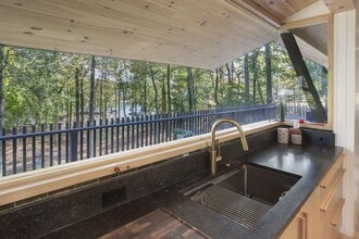 8885 Bay Dr in Gainesville, GA - Building Photo - Building Photo