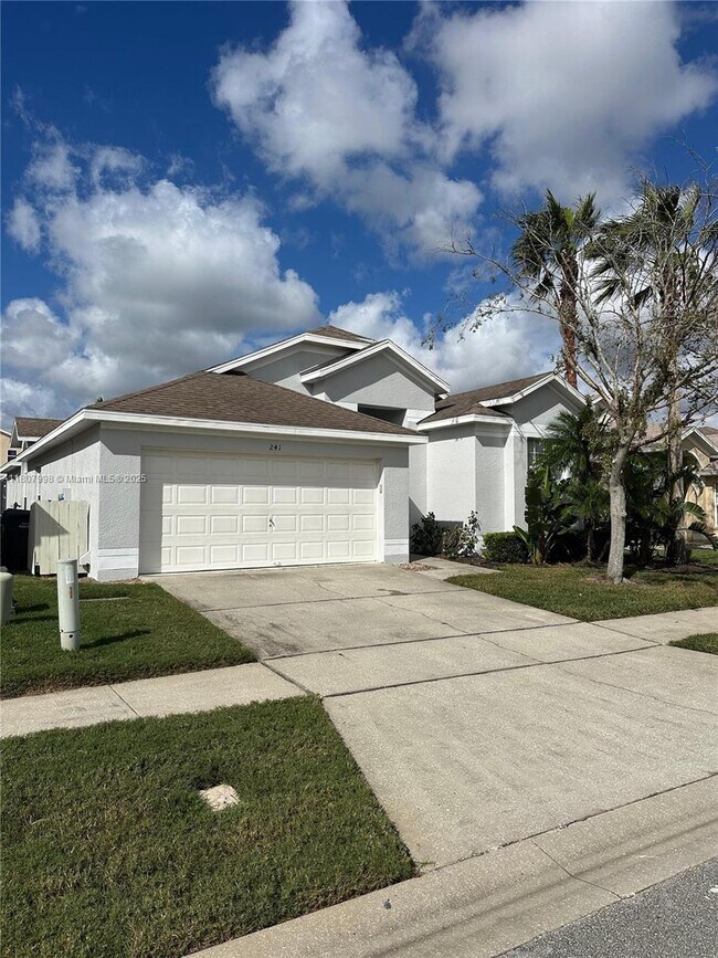 241 Lockbreeze Dr in Davenport, FL - Building Photo - Building Photo