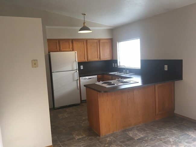 6262 S 4195 W in West Jordan, UT - Building Photo - Building Photo