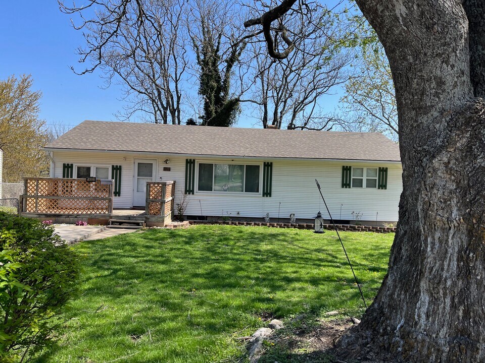 14801 Fuller Ave in Grandview, MO - Building Photo