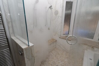 4831 Canoga Ave in Woodland Hills, CA - Foto de edificio - Building Photo