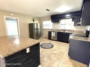 1148 N Singleton Ave in Titusville, FL - Foto de edificio - Building Photo
