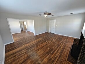 103 Indiana Ln in Petersburg, VA - Foto de edificio - Building Photo