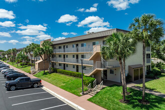 Gulf Winds East in Naples, FL - Building Photo - Building Photo