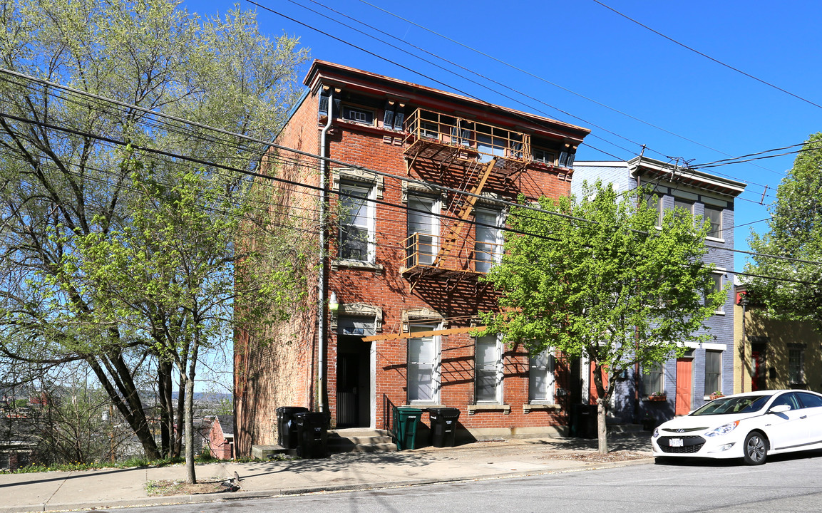 121 Mulberry St in Cincinnati, OH - Foto de edificio