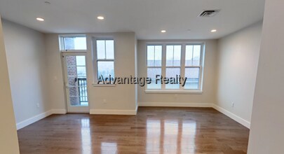 434 McGrath Hwy in Somerville, MA - Foto de edificio - Building Photo