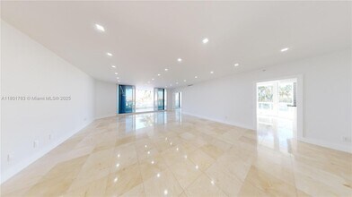 21050 NE 38th Ave in Miami, FL - Building Photo - Building Photo