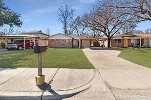 2221 SE 14th St in Grand Prairie, TX - Building Photo