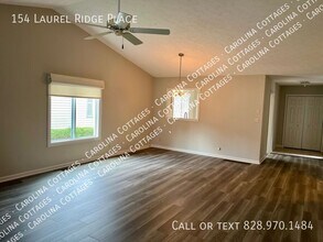 154 Laurel Ridge Pl in Hendersonville, NC - Foto de edificio - Building Photo