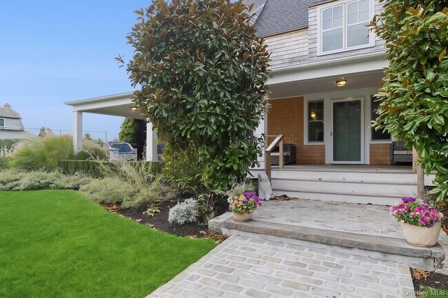91 Beach Ln in Westhampton Beach, NY - Building Photo - Building Photo