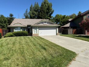 237 Sunridge Way in Vacaville, CA - Building Photo - Building Photo