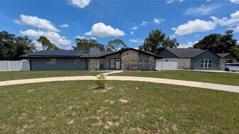 303 E Pomelo St in Groveland, FL - Building Photo