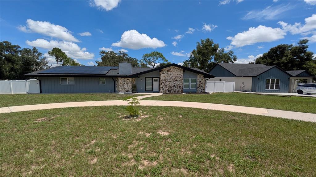 303 E Pomelo St in Groveland, FL - Building Photo