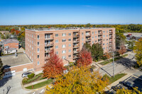 Meridian East in Des Plaines, IL - Foto de edificio - Building Photo