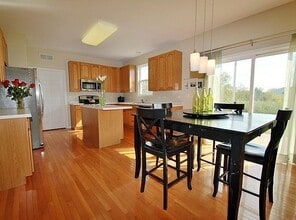 968 Ashbrook Cir in Bolingbrook, IL - Building Photo - Building Photo