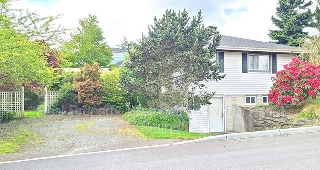 901 Colby Ave in Everett, WA - Building Photo - Building Photo