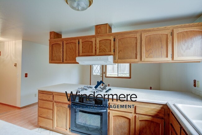 1188 NE Riksen Way in Oak Harbor, WA - Building Photo - Building Photo