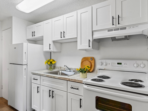 Rainier Gardens Aparments in Tacoma, WA - Building Photo - Building Photo